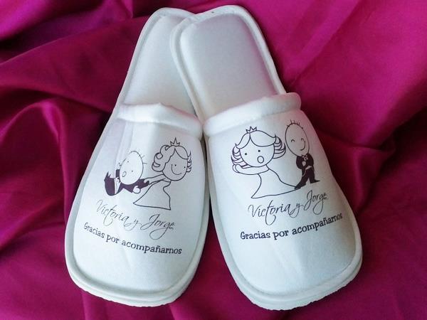 PANTUFLA DE SATIN O SUBETINA $34 EL PAR MIN 50 PARES